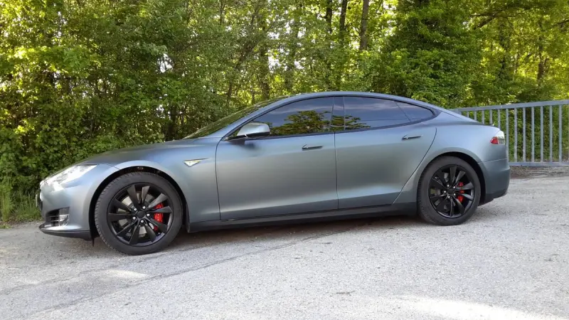 Covering-TESLA-MODEL-S-1