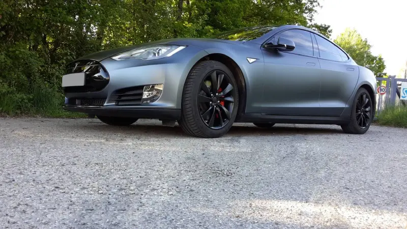 Covering-TESLA-MODEL-S-5