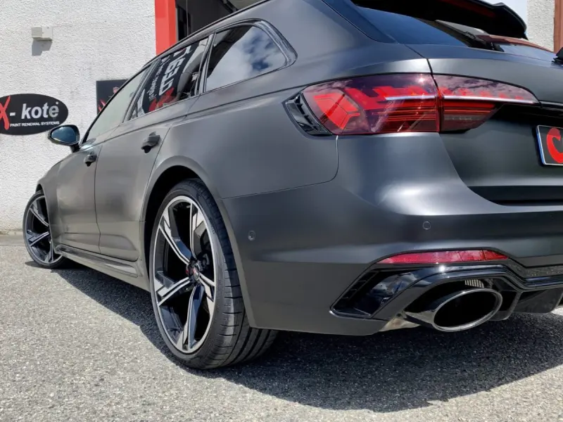 covering-audi-rs4-noir-satin-_3_-scaled-e1637858482879